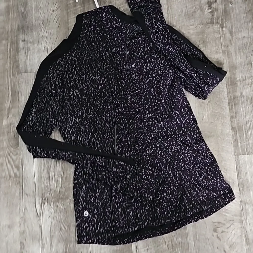 Lululemon Run Briskly 1/2 Zip Top Jacquard Black White Thumbholes #W3BVAS